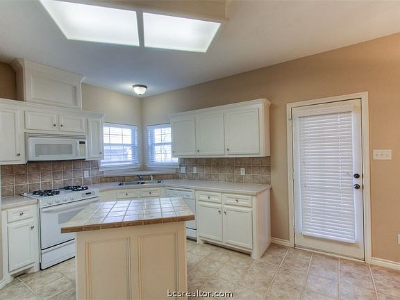 5th image of 2315 Kendal Green Cir