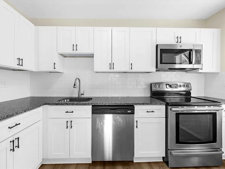 8638 Gambier Hbr — Photo 13