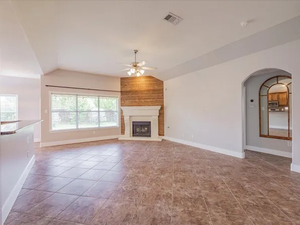 5604 Balmorhea Dr, Denton, TX 76226