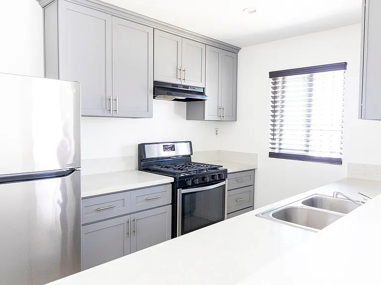 1881 W Jefferson Blvd — Photo 13