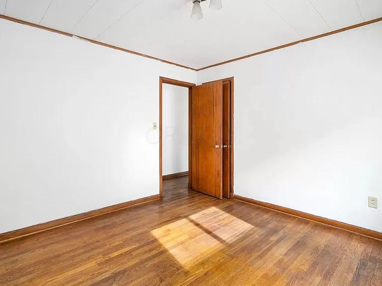 3256 Indianola Ave — Photo 11