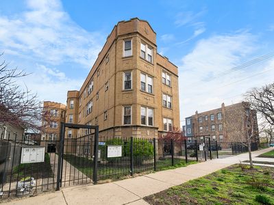 3222 W Beach Ave #2C, Chicago, IL, 60651