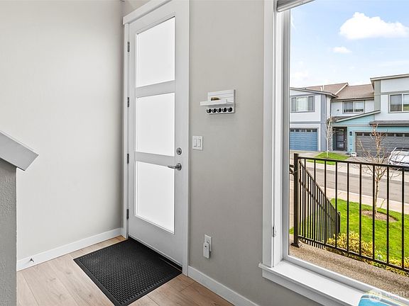 4th image of 10531 10th Street Ct E