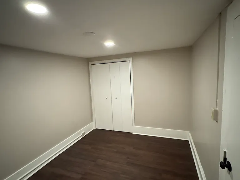 9 Washington Pl #BASEMENT — Photo 10