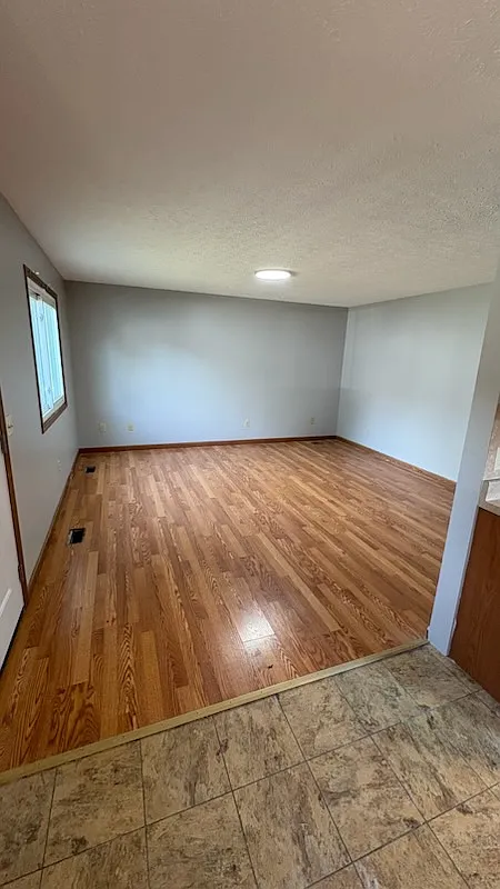 3 bed, 960 sqft, $1,600 — Photo 2