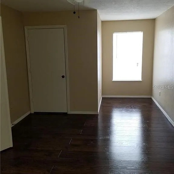 Columbia Arms Cir — Photo 13