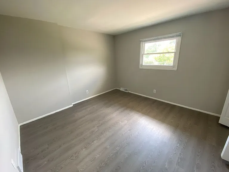 401-433 Donald Dr — Photo 6