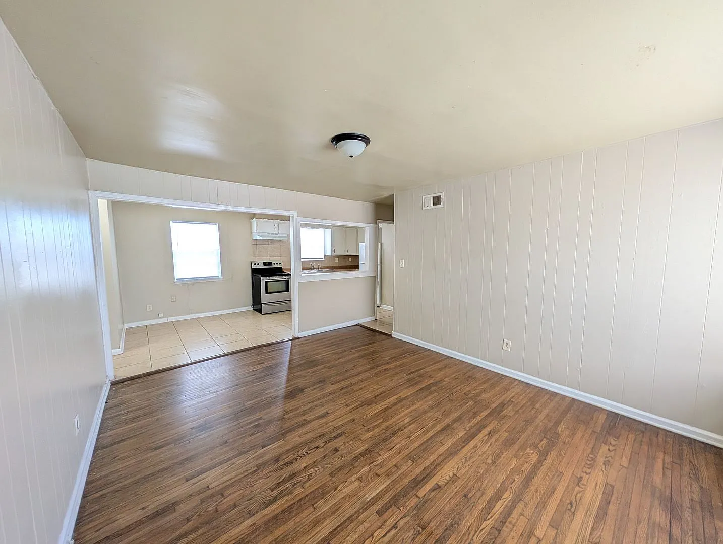 3 bedroom home — Photo 2