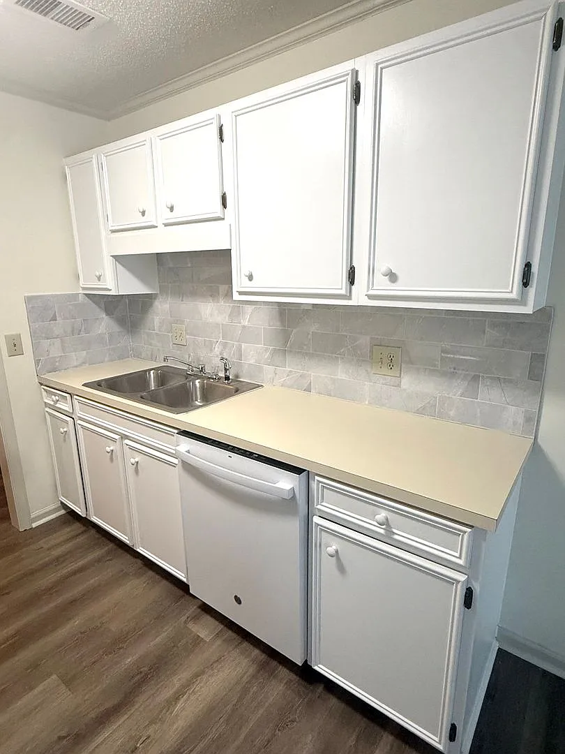 Beautiful first floor apartment — Photo 1