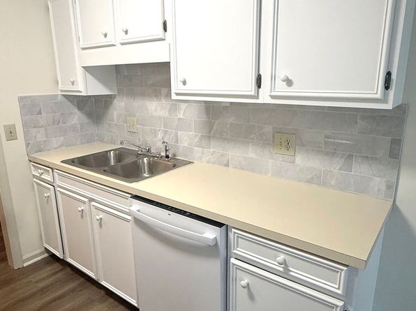 403 Wormwood Ln APT B