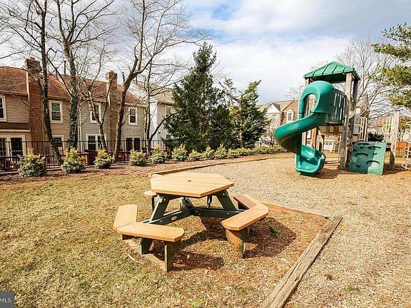 5th image of 6004 Loganwood Dr