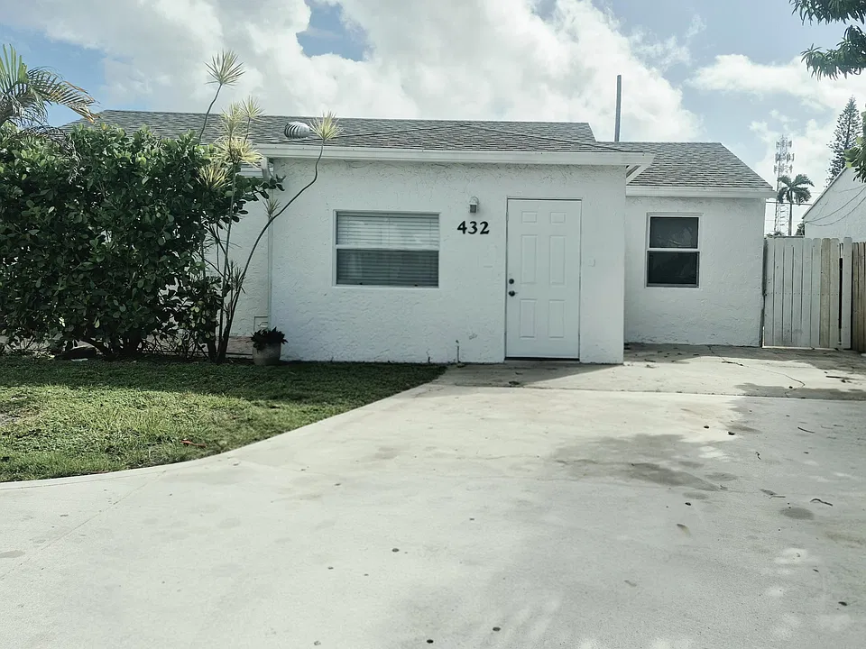 432 Forest Hill Blvd
