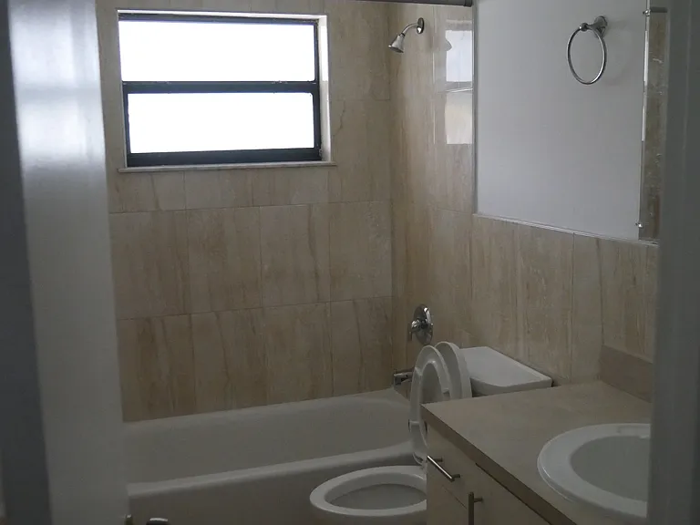 4181 SW 20th St #4 — Photo 8