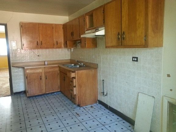 4th image of 14125 S Marquette Ave