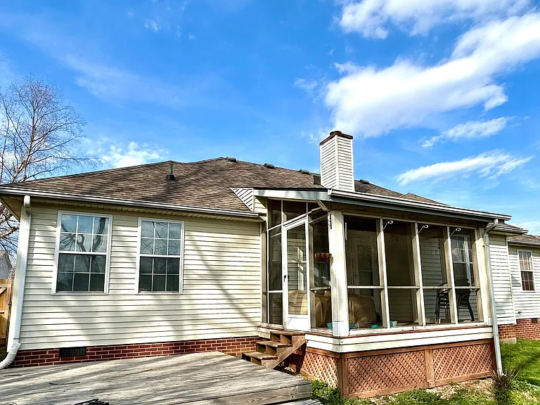 114 Montclair Ct — Photo 33