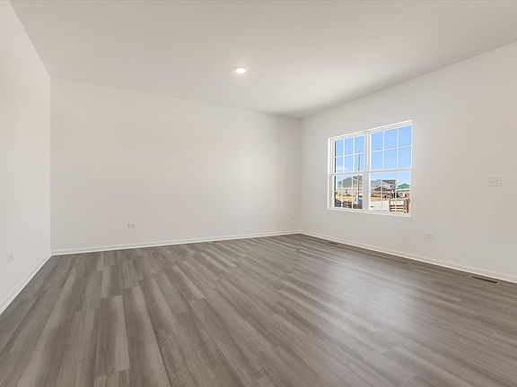 2nd image of 926 Bridle Hill Dr