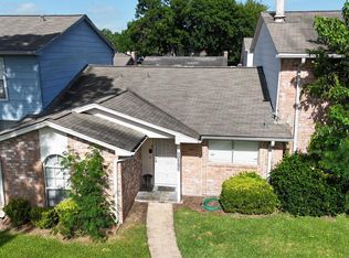 6373 S Briar Bayou Dr, Houston, TX 77072