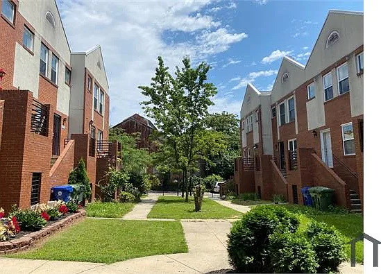 2500 Francis St — Photo 11