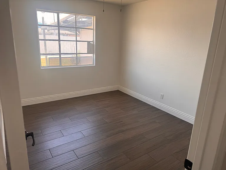 3325 W Turney Ave — Photo 5