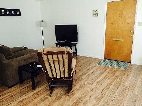 4th image of 104 E Cortner St