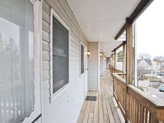 2nd image of 256 Washington Blvd APT 9