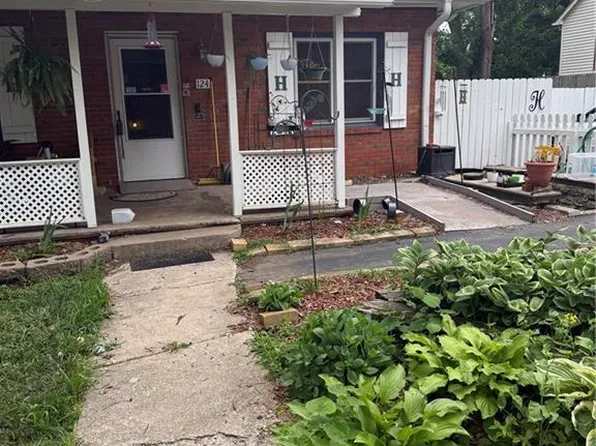 124 W Nickell Ave, Independence, MO 64050