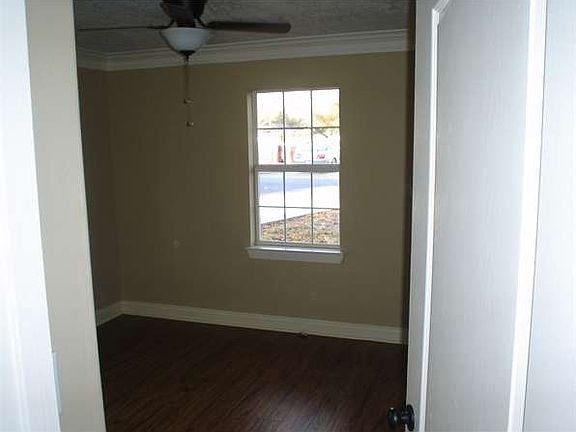 5th image of 932 Shady Ln