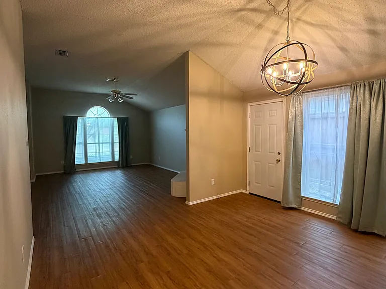 2521 Ensenada Ln — Photo 3