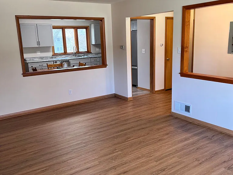 724 Pleasant St — Photo 19