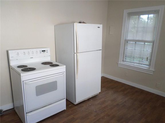 5th image of 327 Louisiana Ave