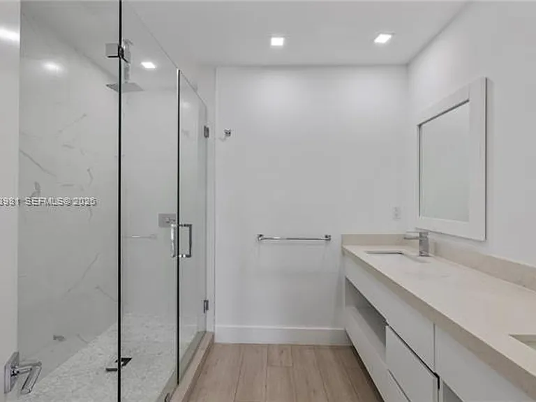 434 SW 10th St #Townhouse A — Photo 13