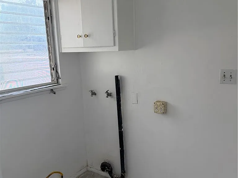 944 N Primrose Ave — Photo 6
