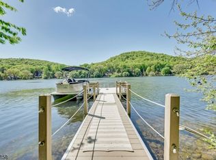 3 E Shore Rd, Bloomingdale, NJ 07403