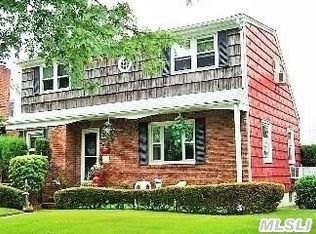 11 Wellfleet Rd, East Rockaway, NY 11518