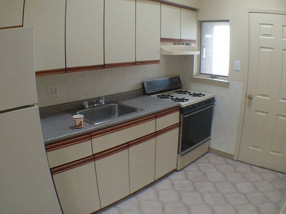 3rd image of 2629 E 26th St APT 6