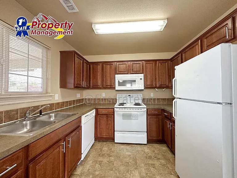 5936 W Ellens Ferry Dr #102 — Photo 10