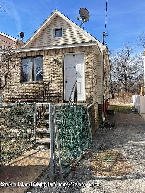 1st image of 72 Holland Ave