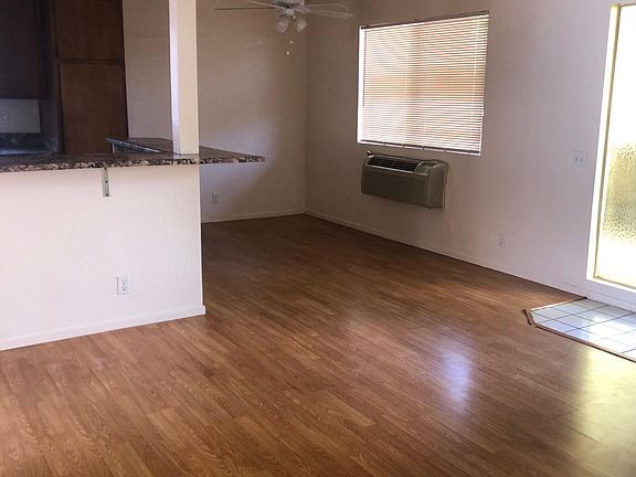 4th image of 1026 E Washington Ave #10