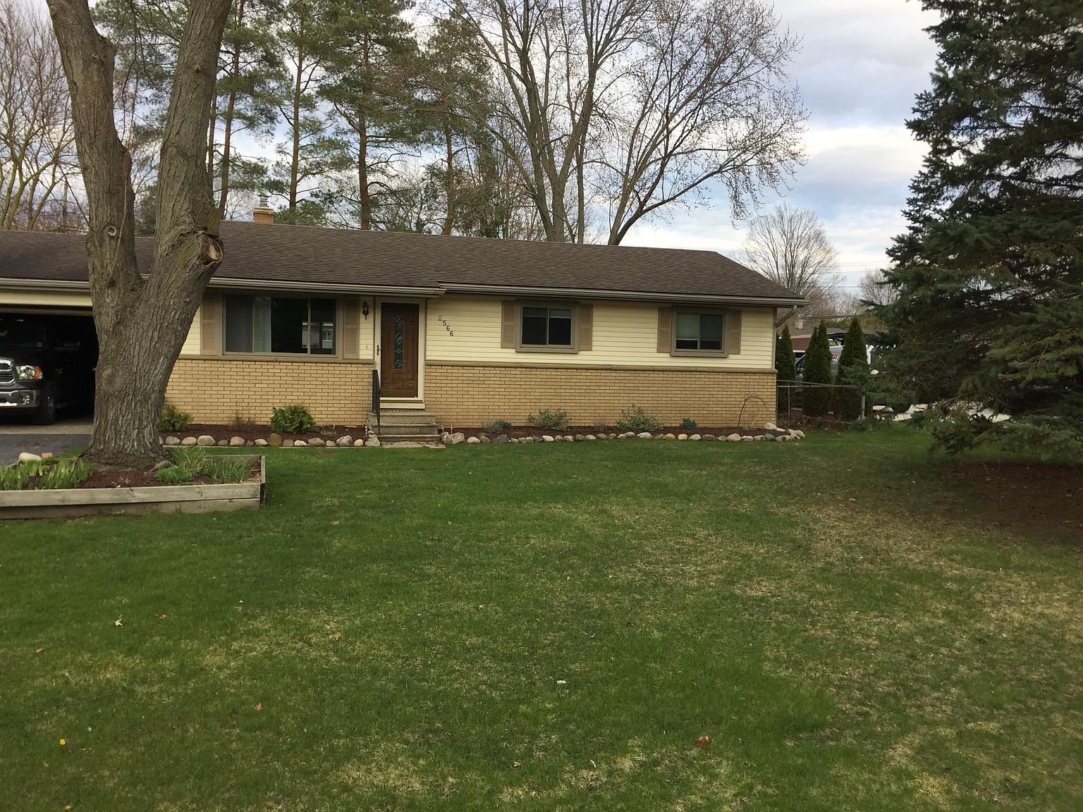 2566 Woodlawn St, Wolverine Lake, MI 48390 Zillow