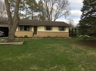 2566 Woodlawn St, Wolverine Lake, MI 48390