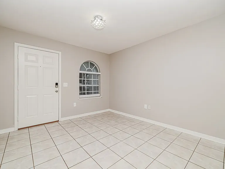 17027 Ongar Ct — Photo 4