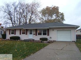1011 E Walker St, Saint Johns, MI 48879