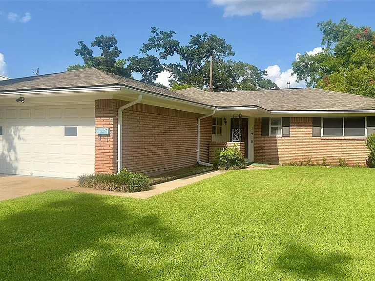 1418 Murrayhill Dr — Photo 2