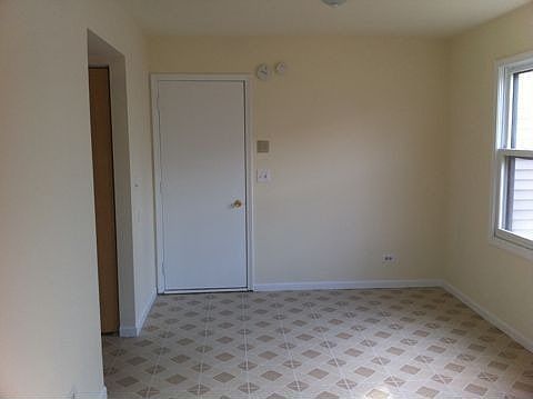 5th image of 650 Waterford Ct
