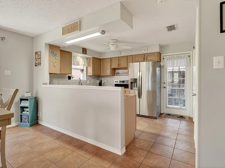2300 Naples Dr — Photo 6