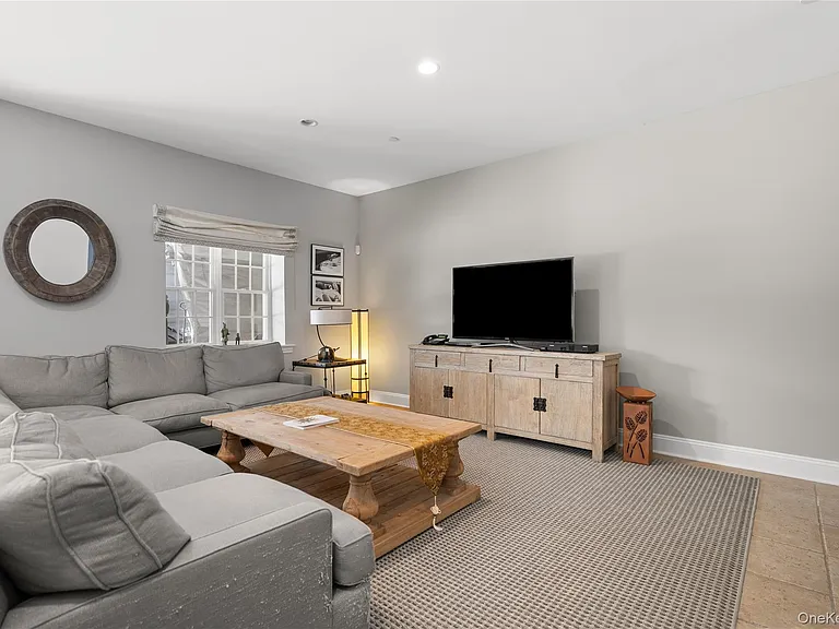 1 Augusta Ct — Photo 28