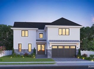 140 Thatcher Rd, Tenafly, NJ 07670