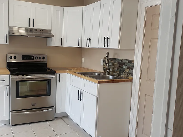 17-19 Mahl Ave #3 — Photo 6