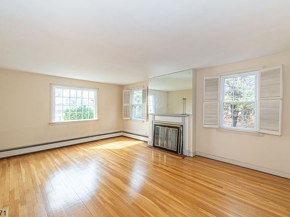 5th image of 567 Windsor Rd