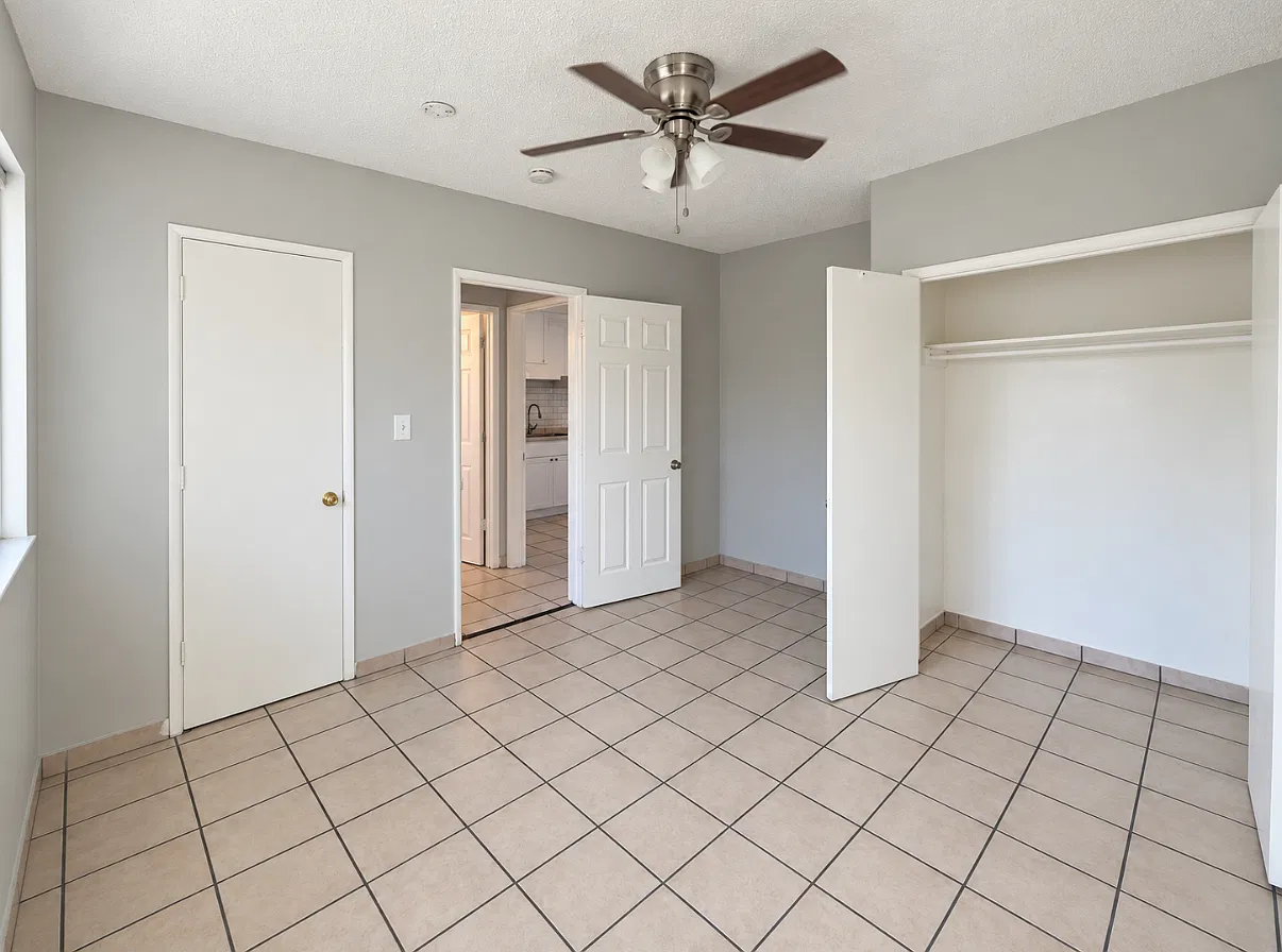 2 bed, 700 sqft, $1,800 — Photo 3